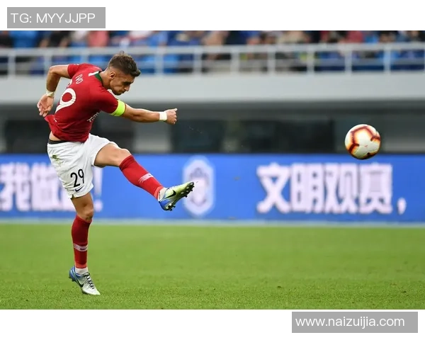 2018年河南建业与天津泰达激战回顾:精彩瞬间与战术分析